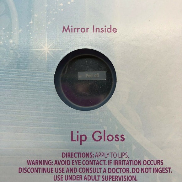 Townley Disney Princess Lip Gloss Swivel Compact - Picture 5 of 8